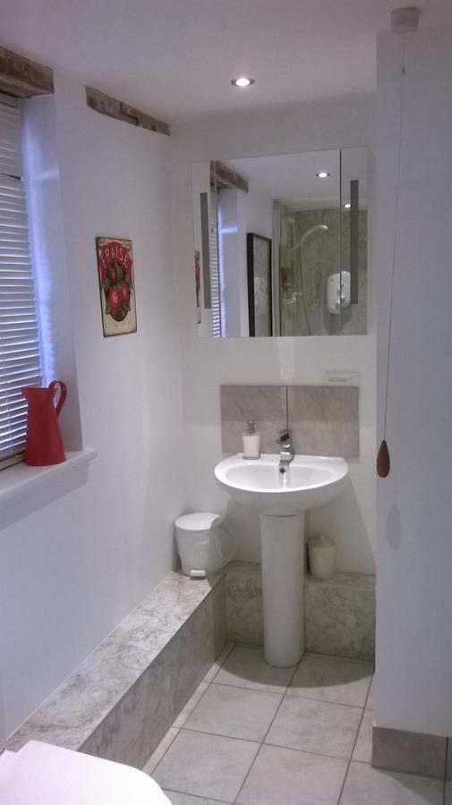 הדג' אנד Strawberry Cottage B&B מראה חיצוני תמונה