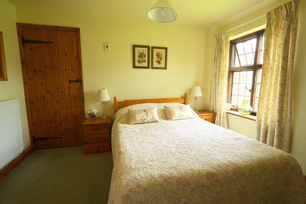 הדג' אנד Strawberry Cottage B&B מראה חיצוני תמונה